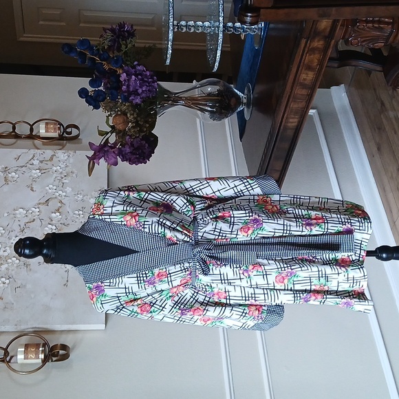 Victoria's Secret Gold Label Floral Kimono Robe. Size OS - Picture 1 of 17